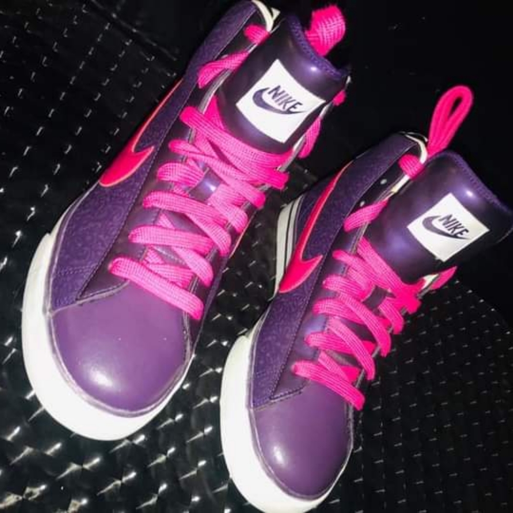 Nike - Picture 3 of 3